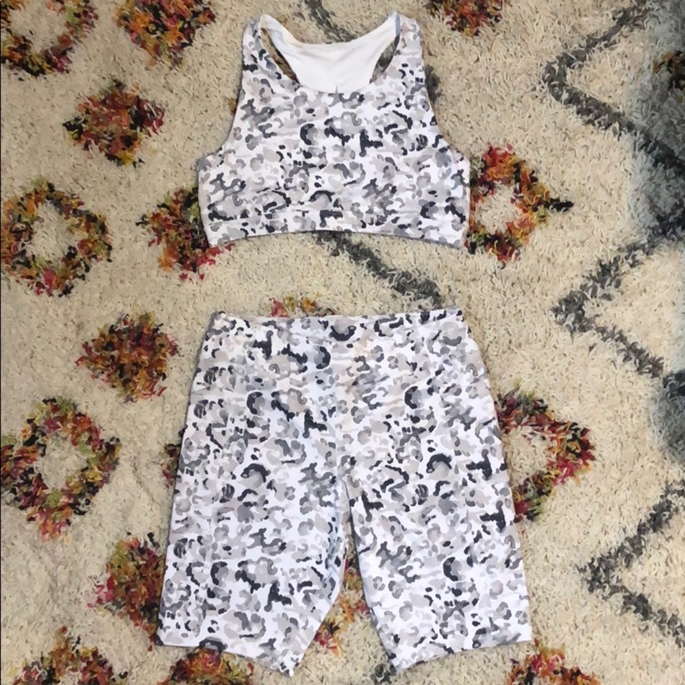 Leopard work out set